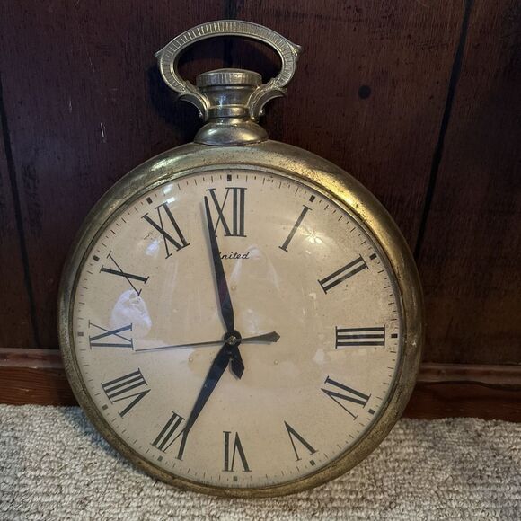 LG VINTAGE UNITED BRASS POCKET WATCH ELECTRIC WALL HANGING WALL CLOCK. - Picture 1 of 6